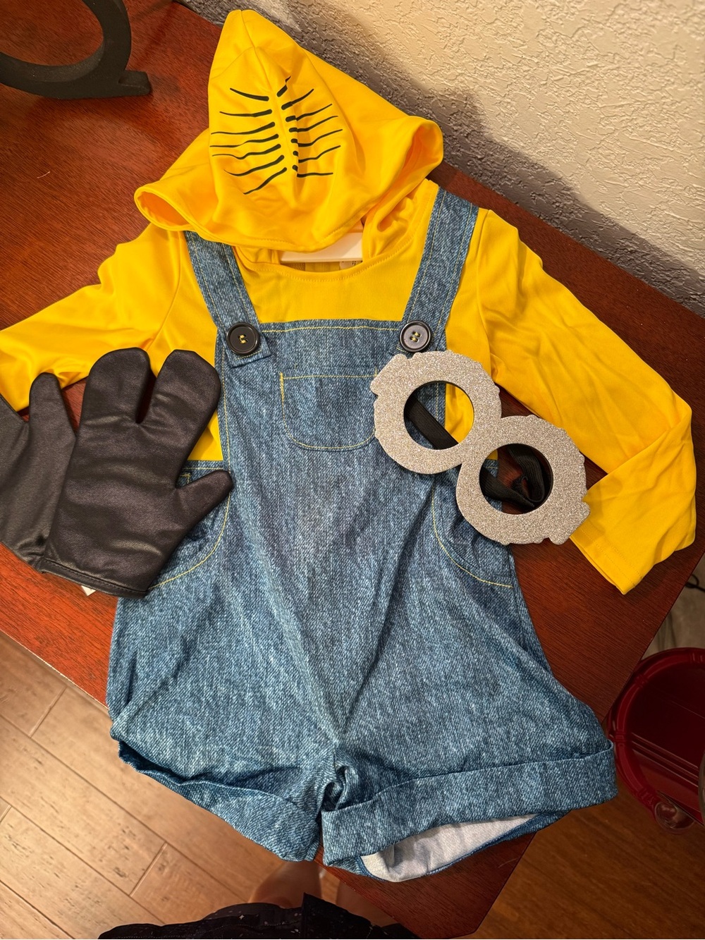 Minions Toddler Halloween Costume 3-4T Illumination Yellow Blue Overalls Goggles